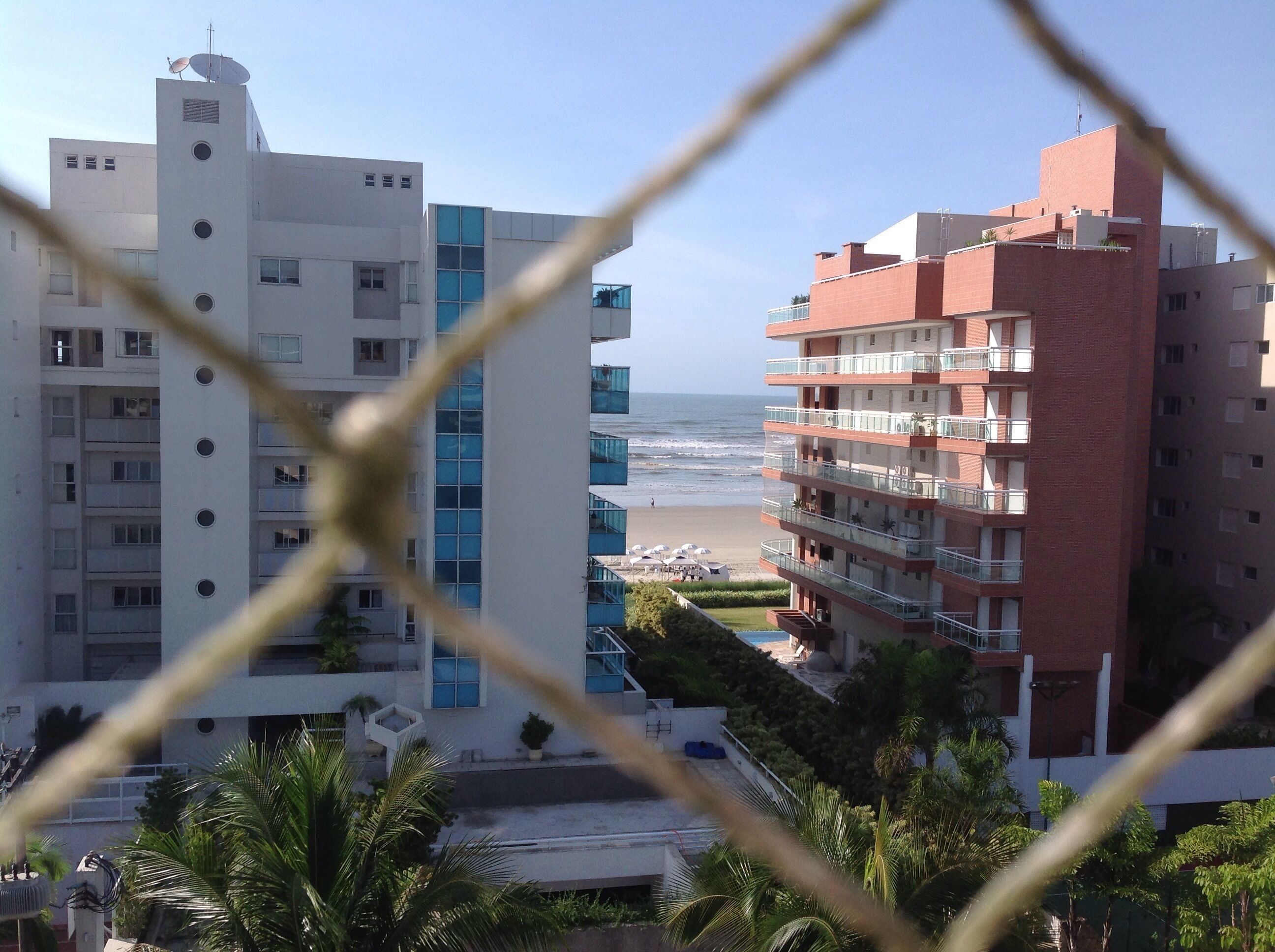 Apartment 3 bedr. being 2 suites with views to the sea and 50m of the sand