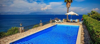 ヴィラアフロディーテ-コルフの最も素晴らしい景色を望む豪華でエレガントなヴィラ