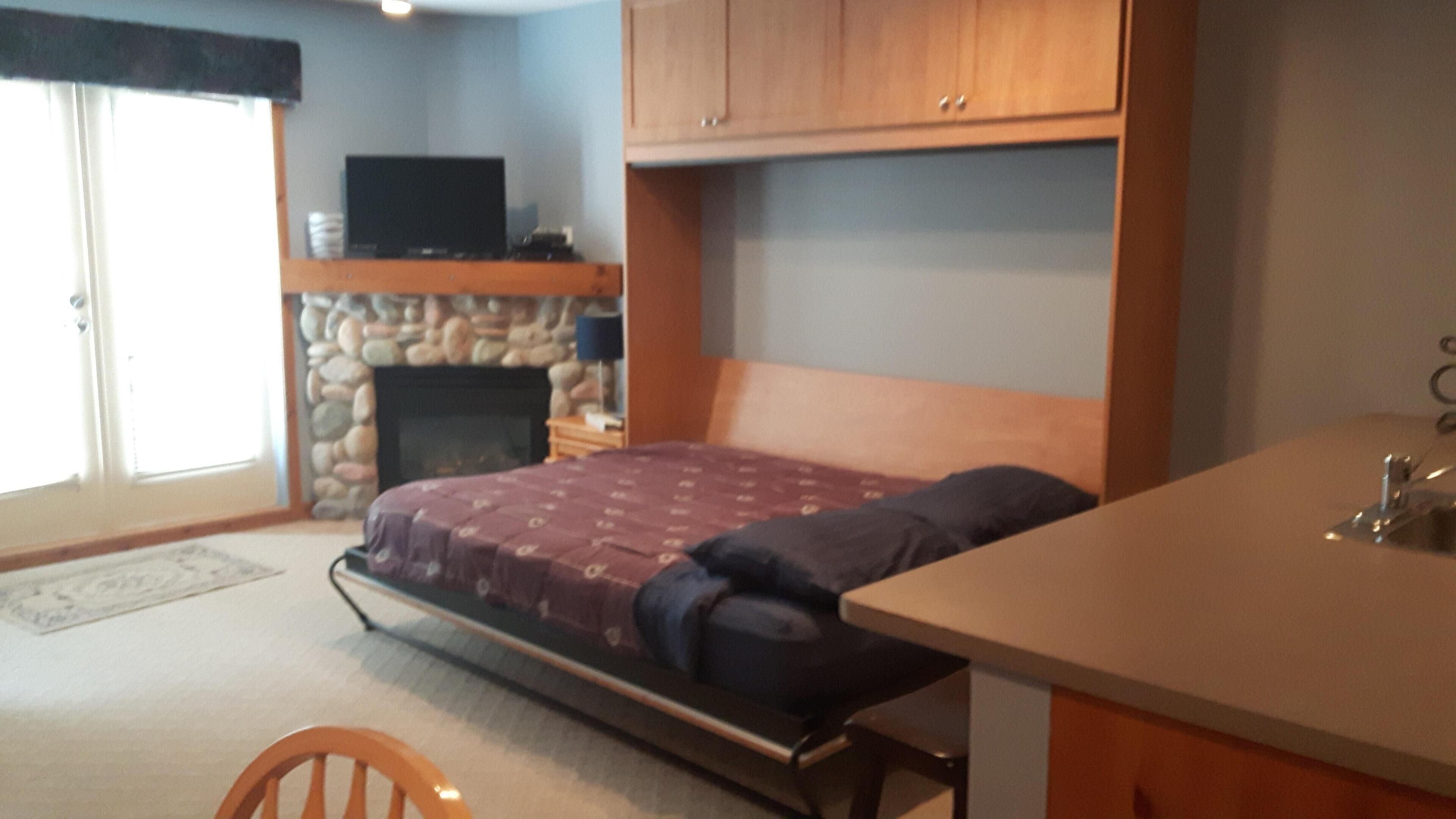 Large Balcony Walk out Condo at the Base of the Silver Queen Chair 