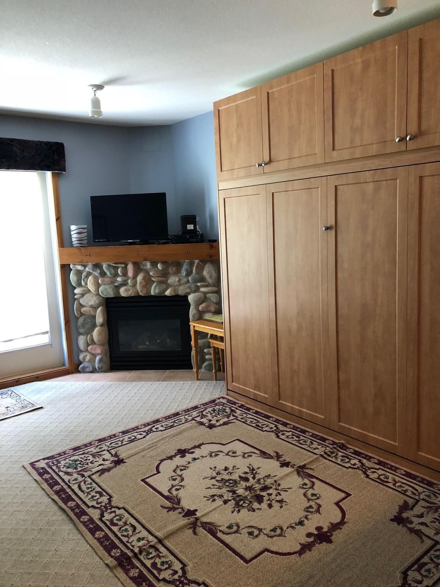 Large Balcony Walk out Condo at the Base of the Silver Queen Chair 