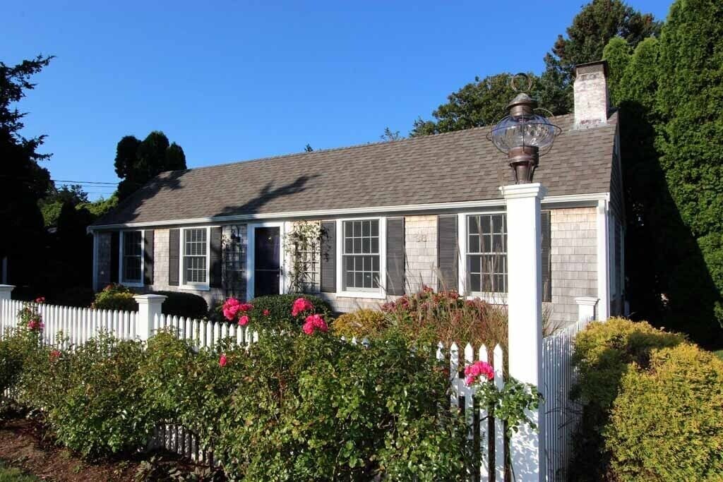 Bright and Airy Nauset Heights Home (1207)