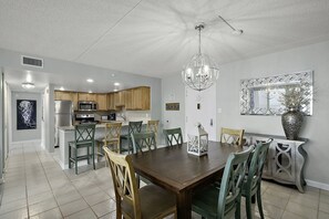 Dining - FREE DAILY ACTIVITIES! LINENS INCLUDED*! QUAY - 2BR, 2BA, Ocean View Condo with indoor & outdoor pools & other amenities (Ocean City)