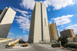 Exterior - FREE DAILY ACTIVITIES! LINENS INCLUDED*! QUAY - 2BR, 2BA, Ocean View Condo with indoor & outdoor pools & other amenities (Ocean City)