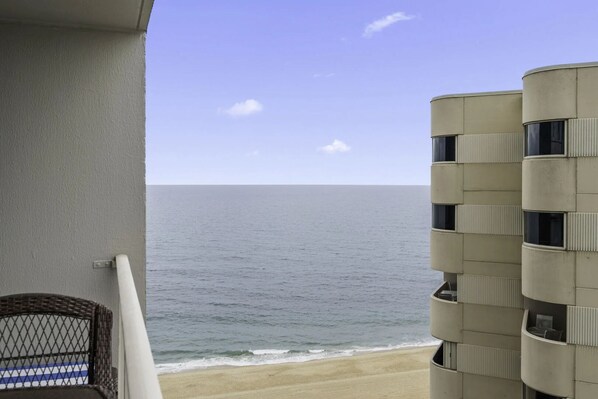 Property grounds - FREE DAILY ACTIVITIES! LINENS INCLUDED*! QUAY - 2BR, 2BA, Ocean View Condo with indoor & outdoor pools & other amenities (Ocean City)