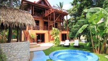 Außenpool, Liegestühle