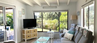 Shellharbour Beach Cottage-1 min walk to Flags - 10min walk to Shellcove-REDUCED