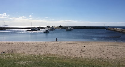 Shellharbour Beach Cottage-1 min walk to Flags - 10min walk to Shellcove-REDUCED