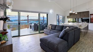 LED TV, video game console, DVD player, stereo - Casuarina Cove - Casuarina Cove 19 (Hamilton Island)
