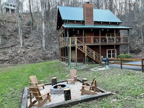Terrace/patio - Stairway to Heaven• 3 King Master BR • 1 Mi to Ober • Hot Tub • Arcade • Firepit (Gatlinburg)