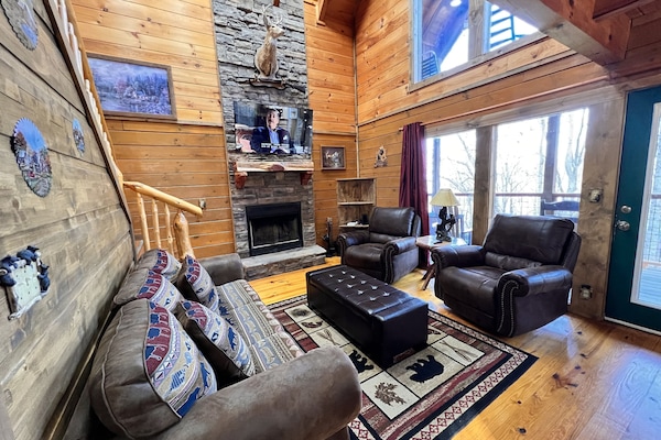 Smart TV, chimenea y consola de videojuegos