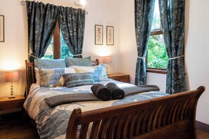 2 habitaciones, tabla de planchar con plancha, cuna de viaje y wifi 