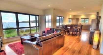 lujo mareas REACH con absoluta waterfrontage