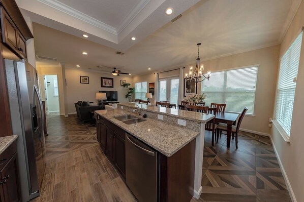 المنشأة من الداخل