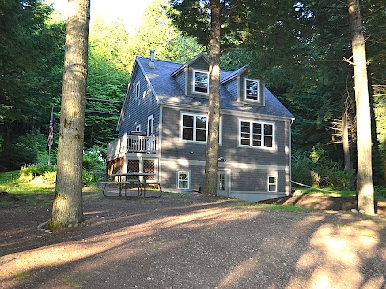 The front of the cabin, facing the lake has a spacious yard 