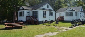 Charming Lakefront Cottage On Masten lake