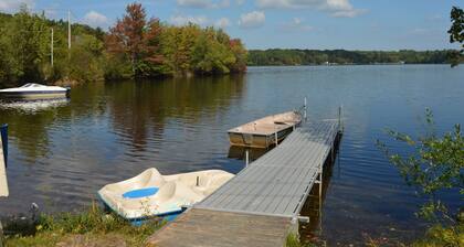 Charming Lakefront Cottage On Masten lake