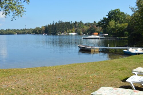 Charming Lakefront Cottage On Masten lake