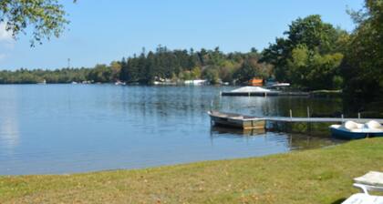 Charming Lakefront Cottage On Masten lake