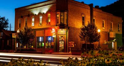 Area 51 Suite im The Ore House Inn