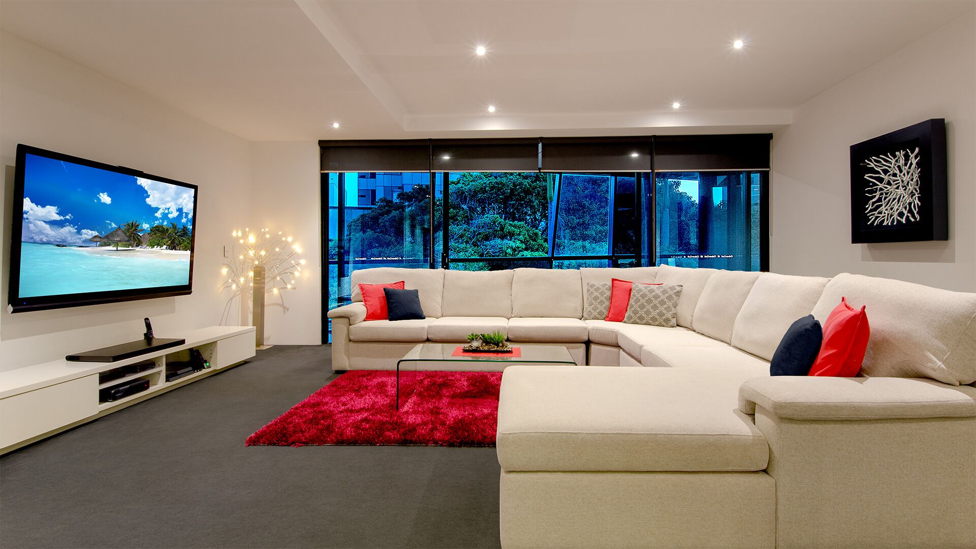 3 bed 3 bath on lvl 2 in Circle on Cavill