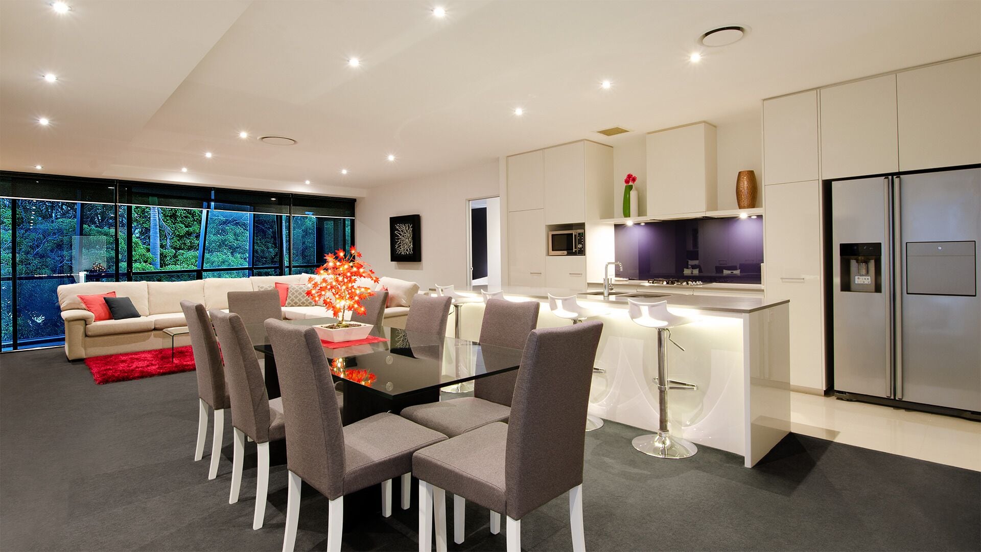 3 bed 3 bath on lvl 2 in Circle on Cavill — image 2