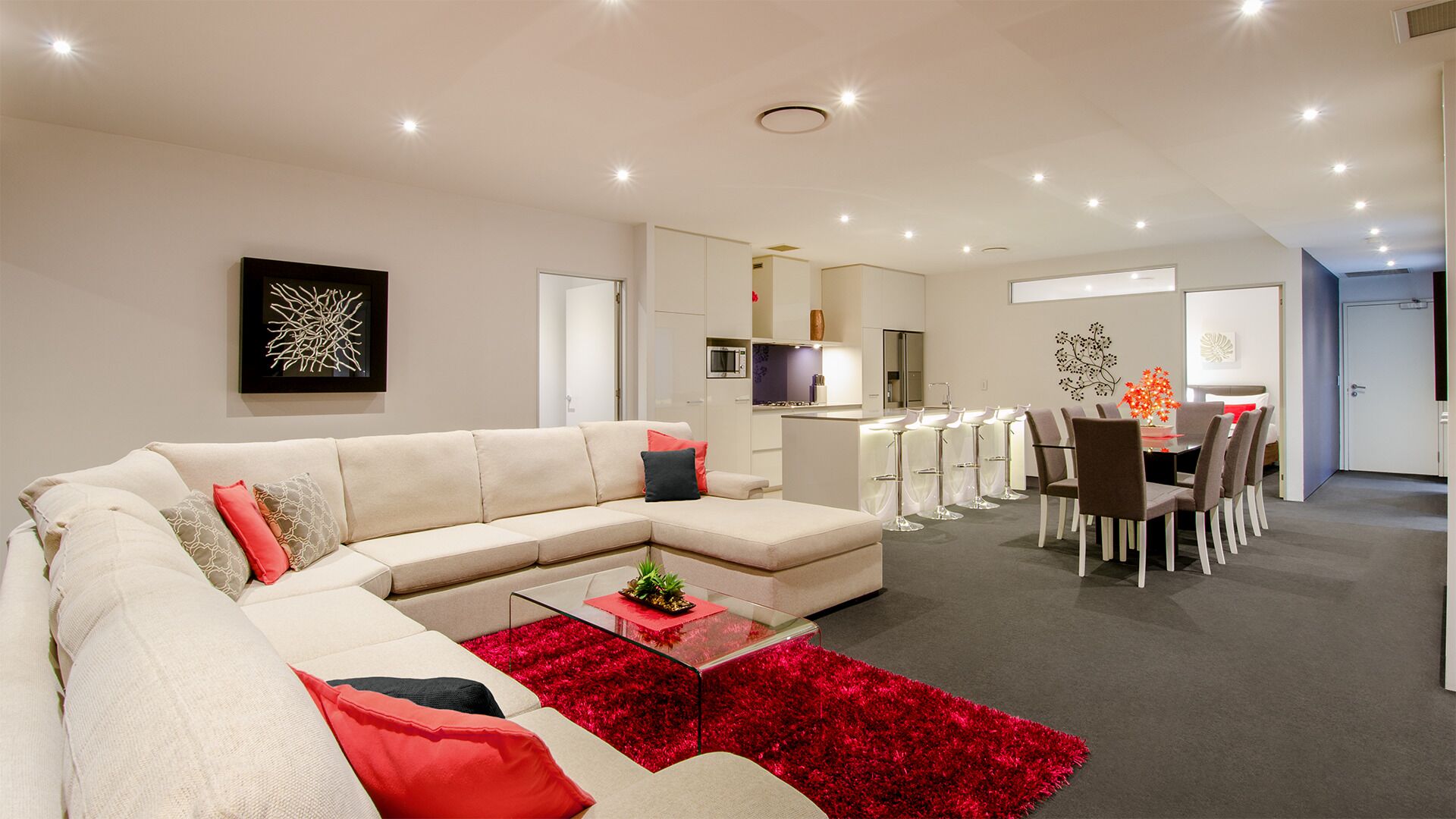 3 bed 3 bath on lvl 2 in Circle on Cavill — image 10