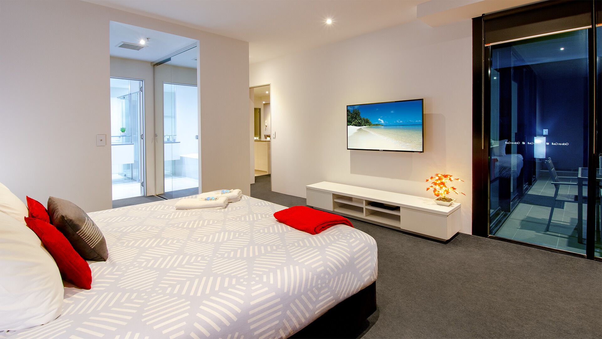 3 bed 3 bath on lvl 2 in Circle on Cavill — image 14