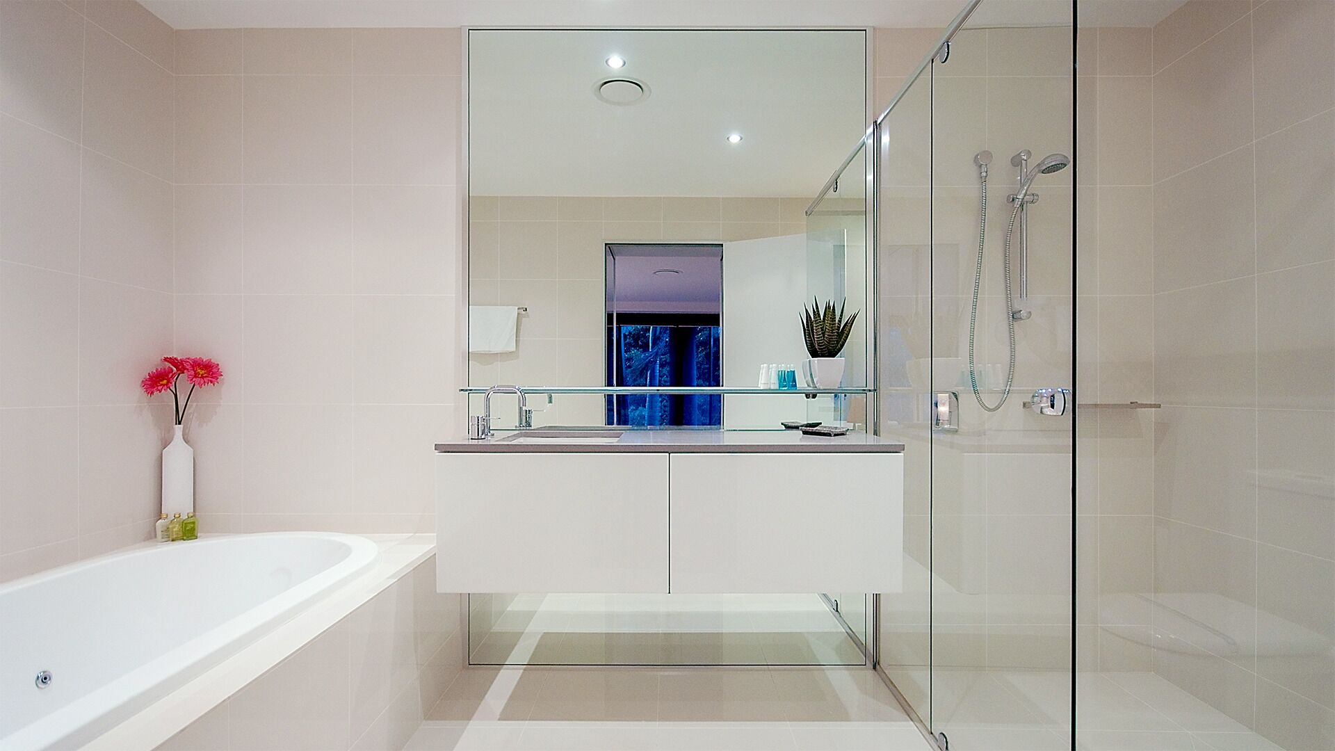 3 bed 3 bath on lvl 2 in Circle on Cavill — image 15