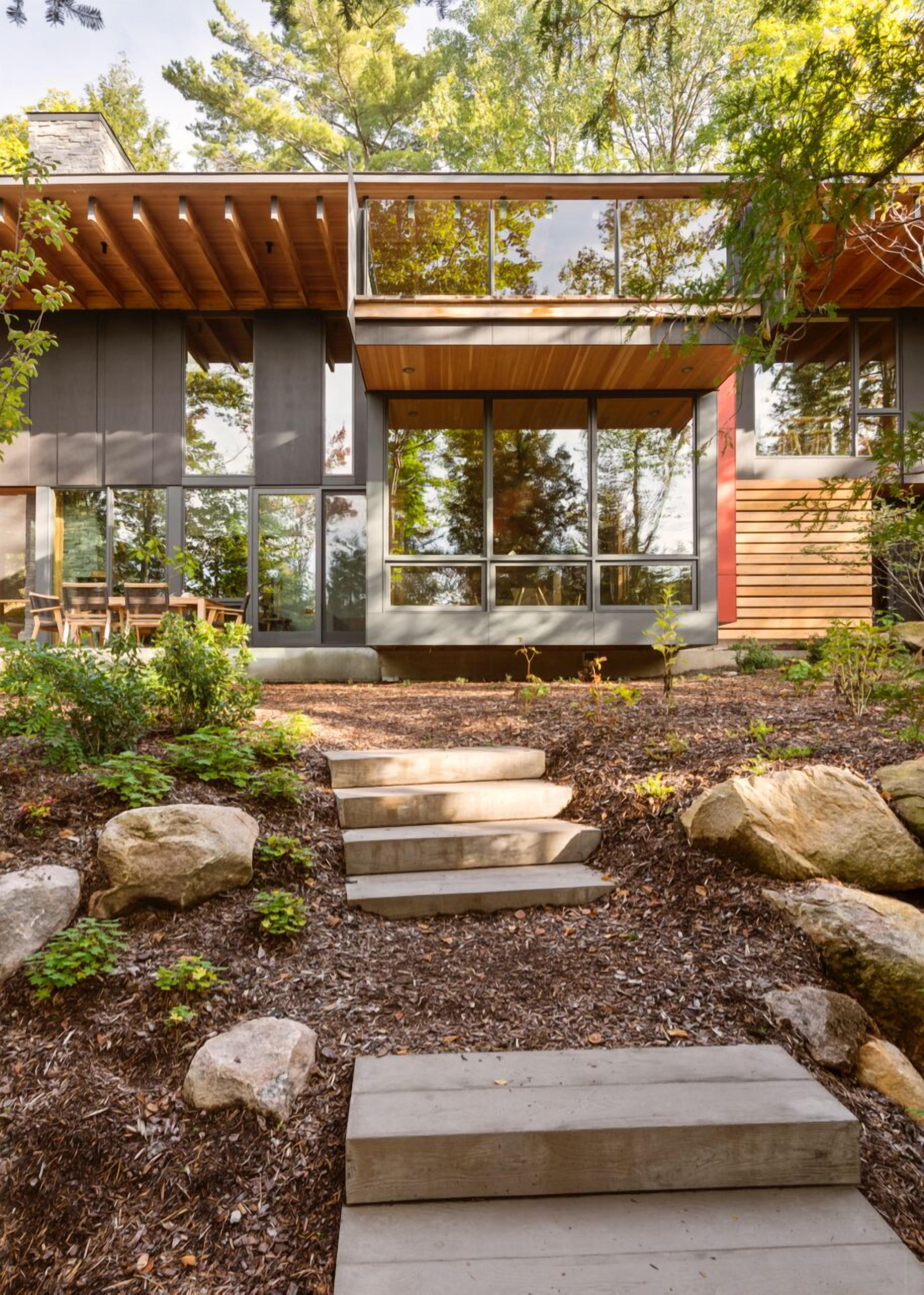 Mod Haliburton Luxury: lakeside architectural gem, w/5 kms private hiking trails