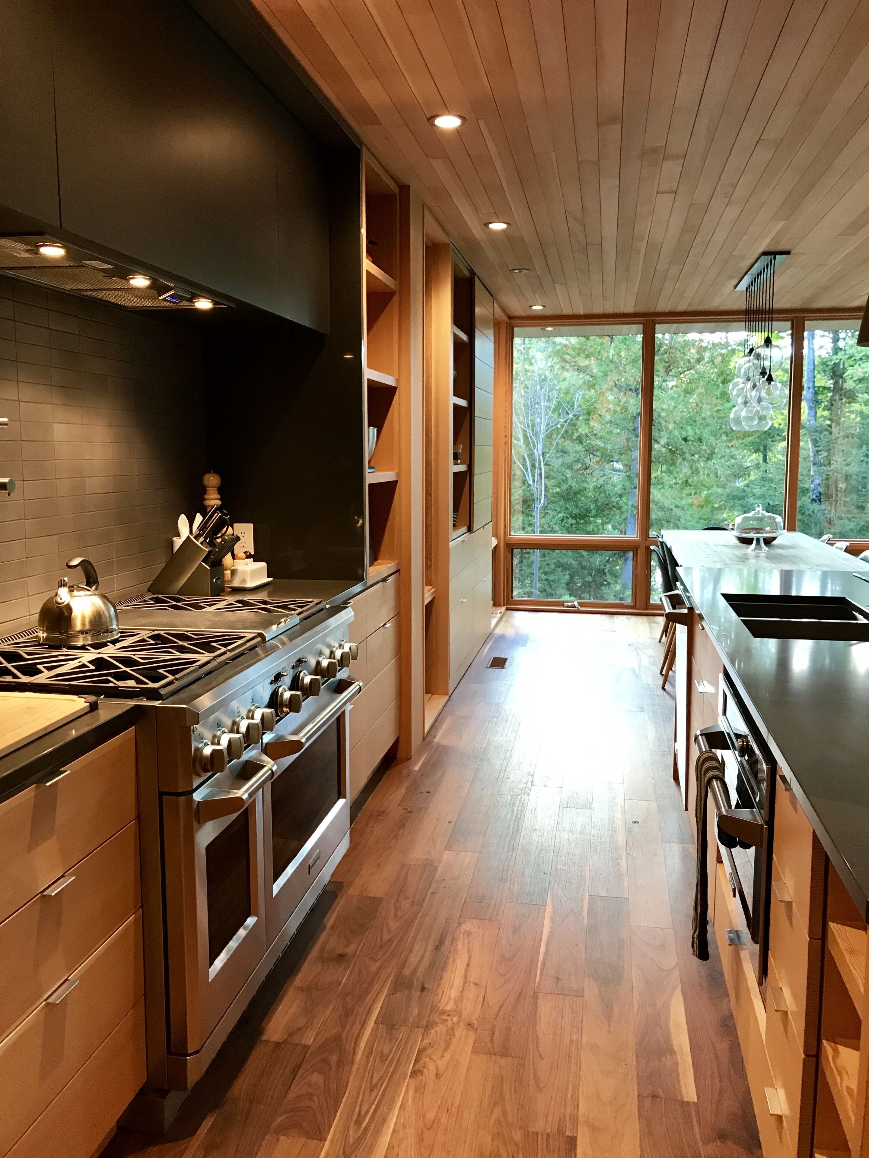 Mod Haliburton Luxury: lakeside architectural gem, w/5 kms private hiking trails