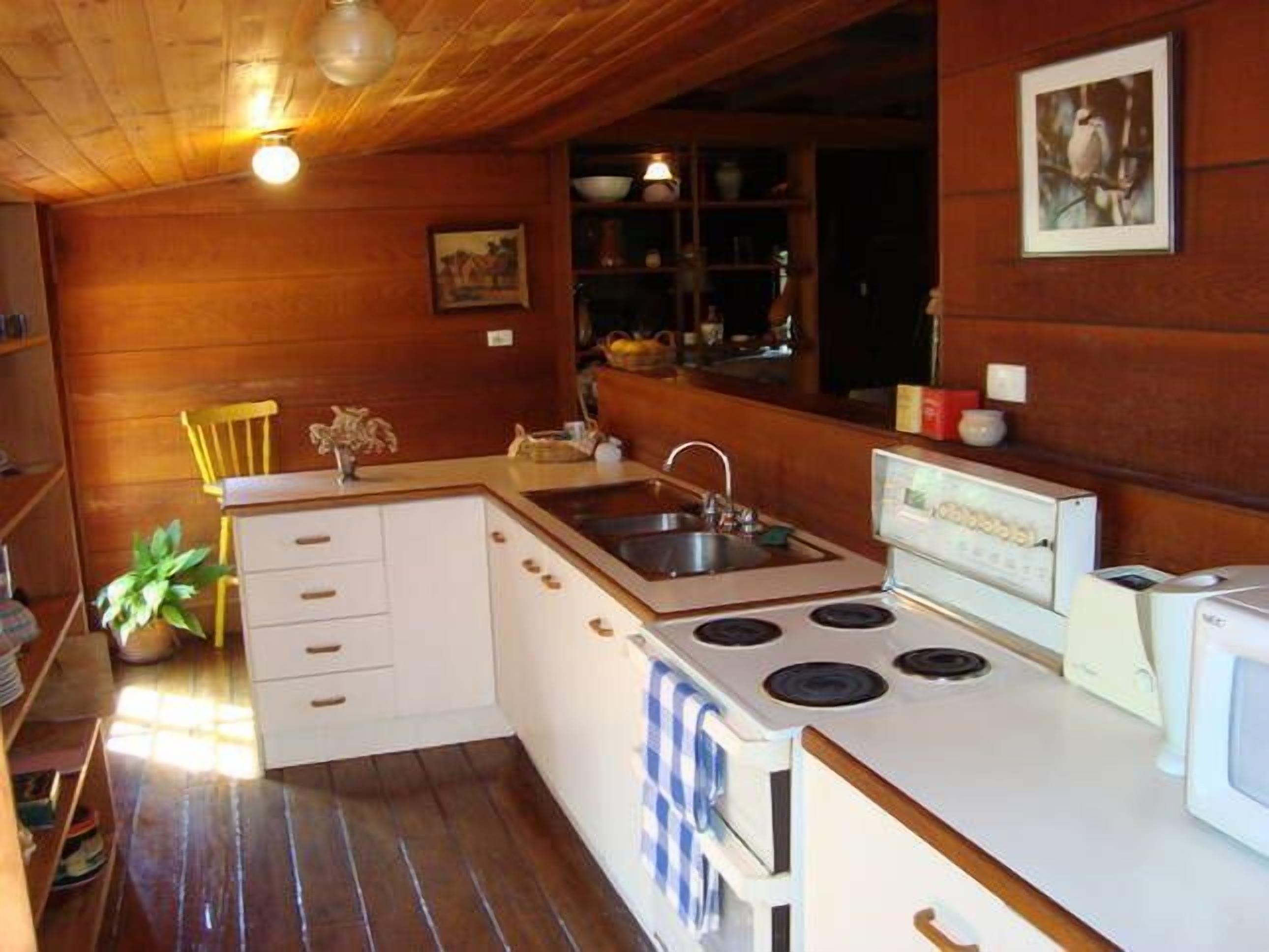 Settlers Cottage @ Undercliff Winery