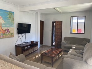 Tv, dvd-spelare och en stereo