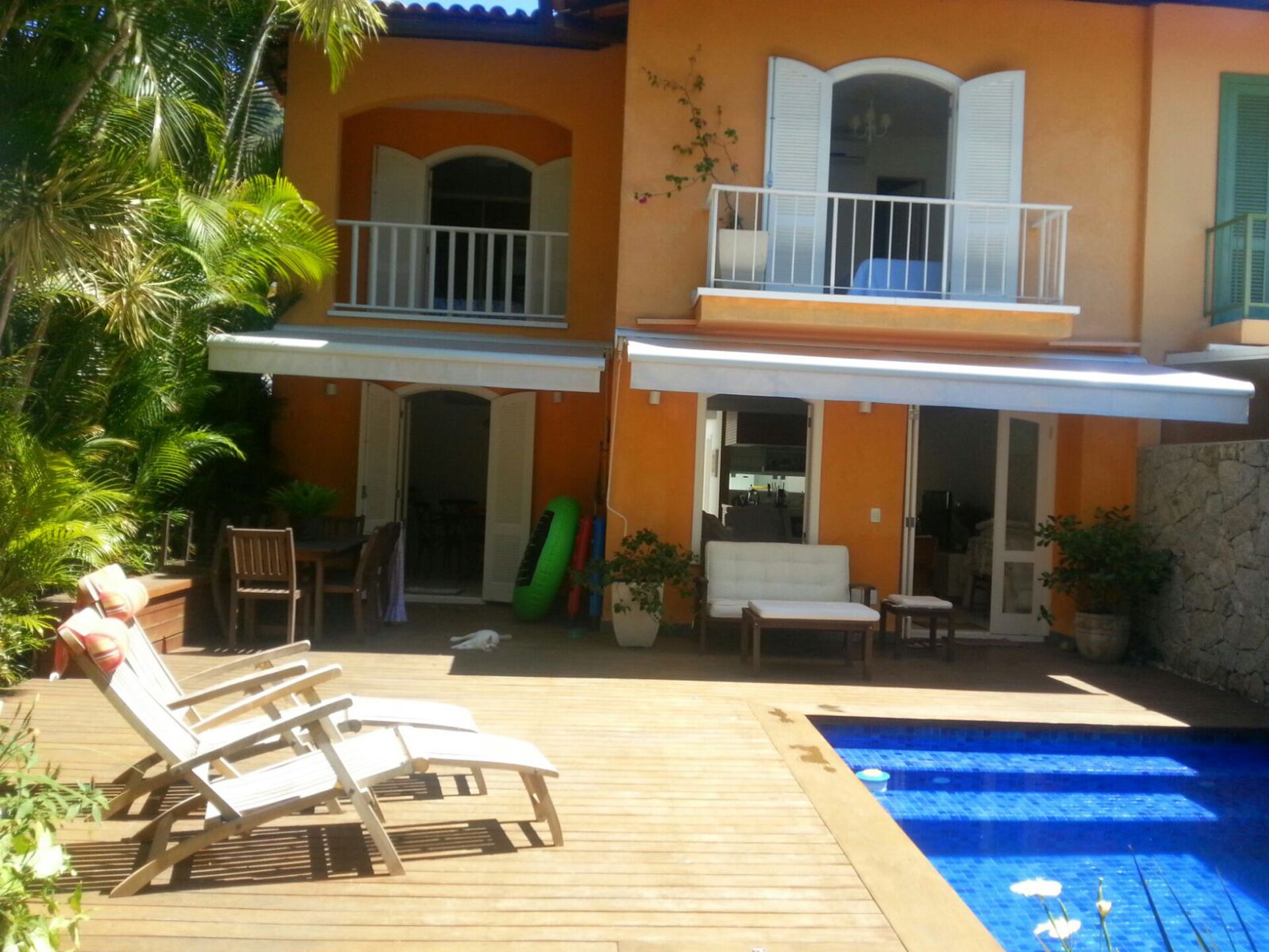 BEACH HOUSE WITH 5 SUITES, POOL, CABLE TV AND WIFI.