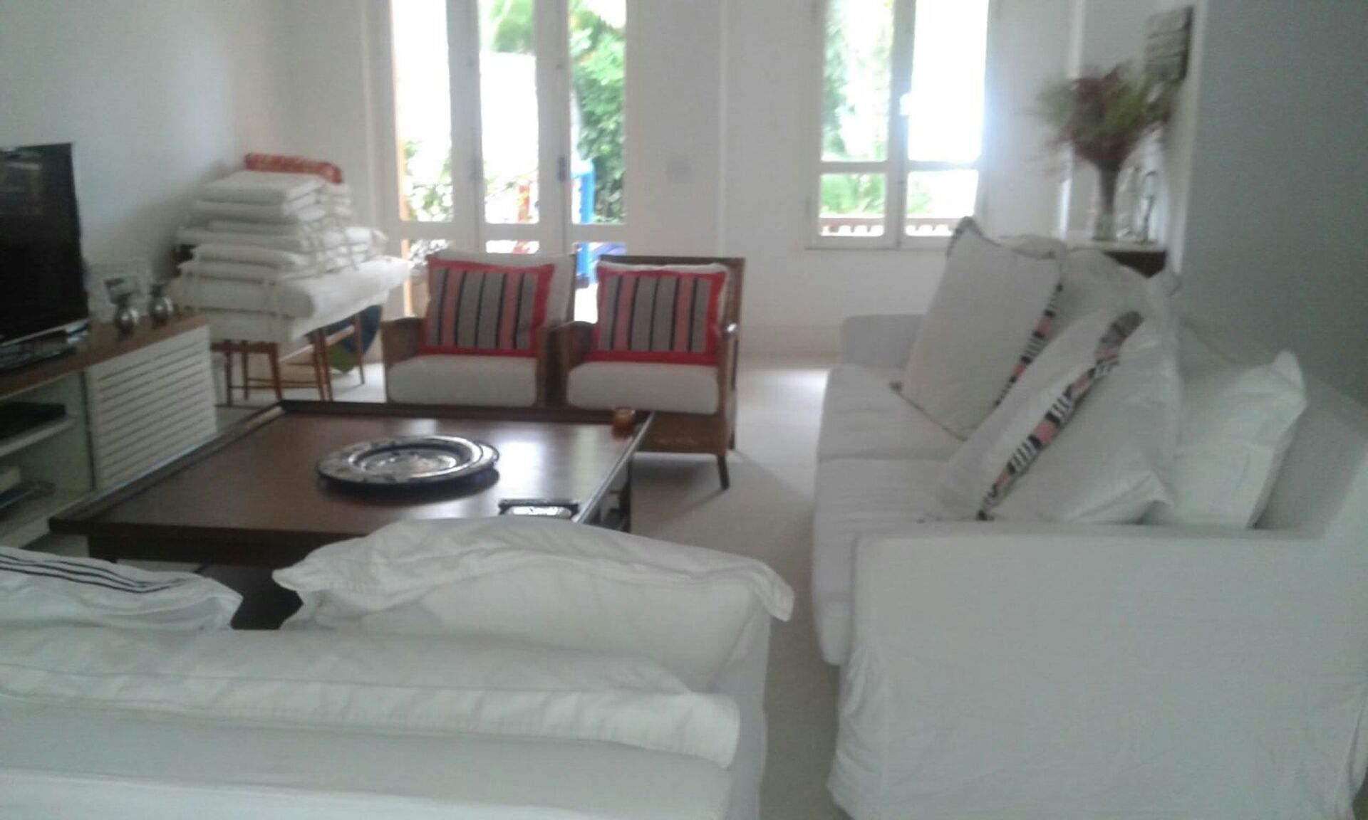 BEACH HOUSE WITH 5 SUITES, POOL, CABLE TV AND WIFI.