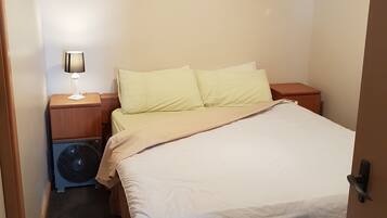 2 chambres, fer et planche Ă repasser, draps fournis