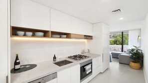 Micro-ondes, four, plaque de cuisson, lave-vaisselle