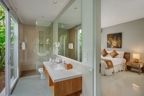 Douche, douche à « effet pluie », sèche-cheveux, bidet