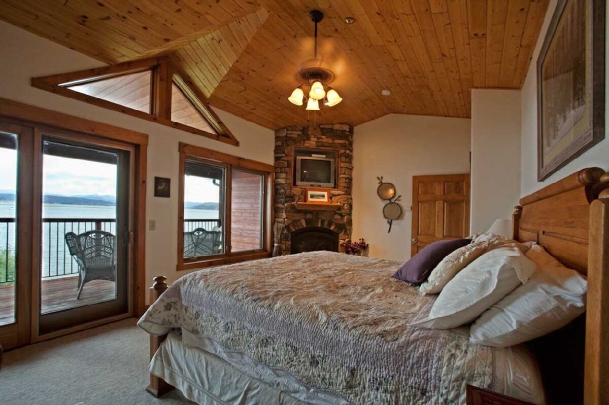 Lakefront Luxury Townhome at Beacon Landing Townhomes and Marina Unit 5