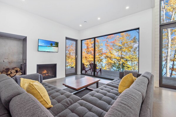 Smart TV, fireplace, DVD player, table tennis