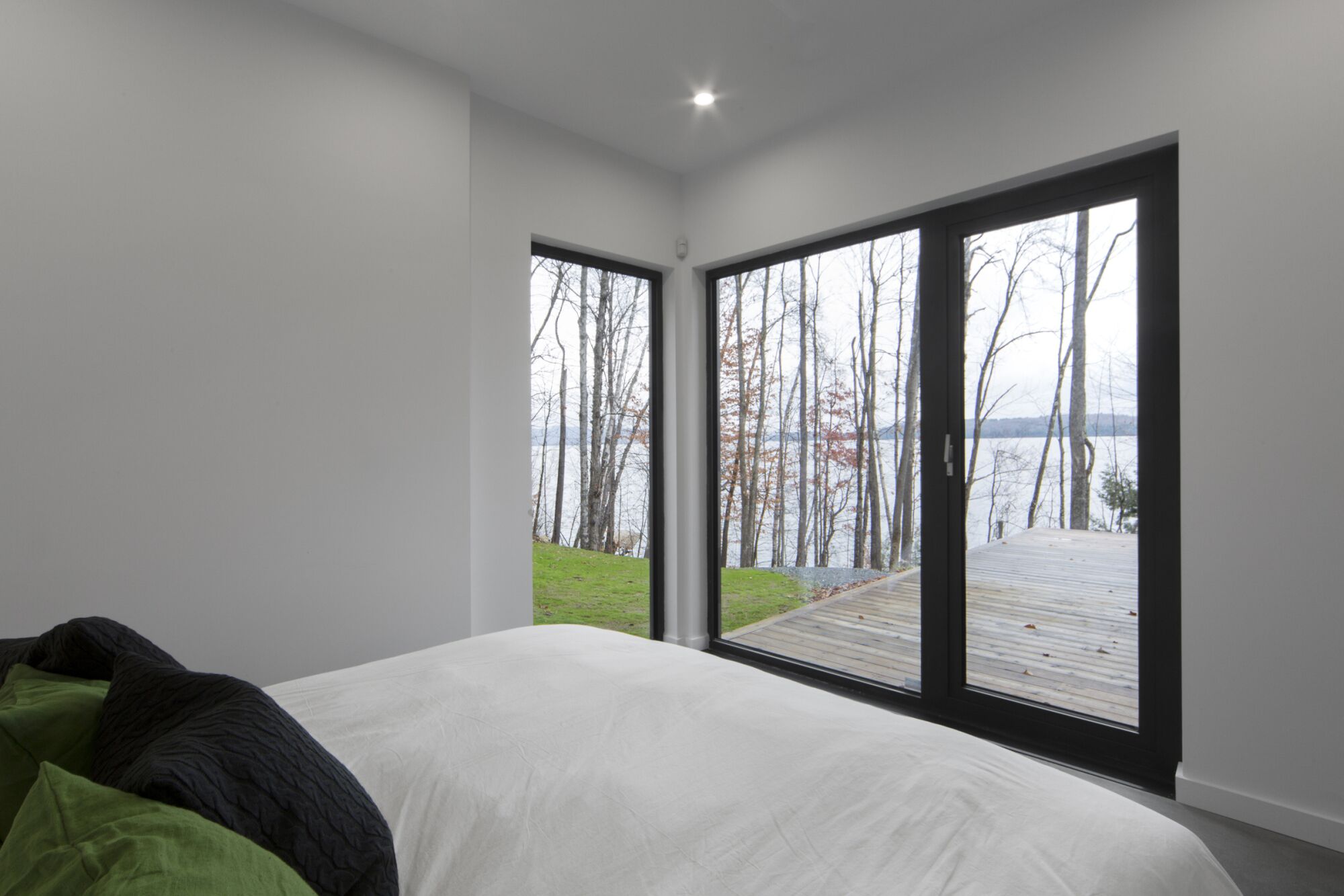 Contemporary and  luxurious property on Lake Memphremagog