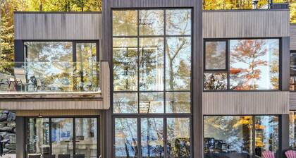 Architect-Designed Lakefront Villa Hot Tub Sleeps 14