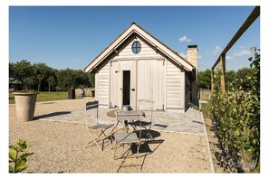 Outdoor dining - luxurious holiday carpe diem (Beernem)