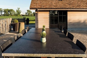 Outdoor dining - luxurious holiday carpe diem (Beernem)