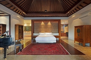 3 bedrooms, in-room safe, iron/ironing board, free WiFi