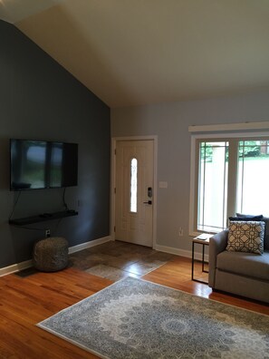 Interior - 2.5 miles from Stadium/Downtown Newly Renovated, Family-Friendly PSU Rental Home (State College)