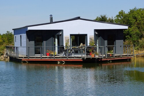 MAISON FLOTTANTE, PISCINE, HAMMAM, SAUNA , BALNEO