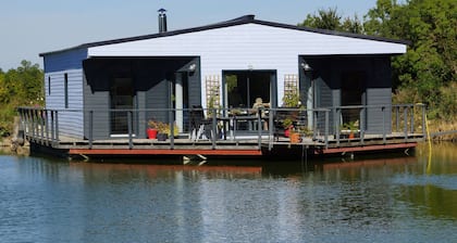 MAISON FLOTTANTE, PISCINE, HAMMAM, SAUNA , BALNEO