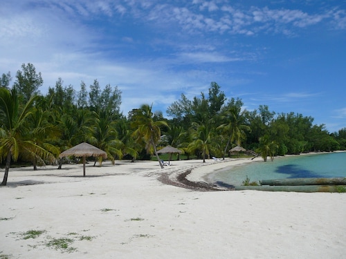 Uferpromenade am White Sound, privates Dock, Strand und Swimmingpool,