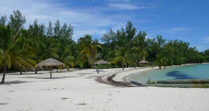 Uferpromenade am White Sound, privates Dock, Strand und Swimmingpool,