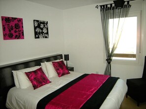 3 bedrooms, iron/ironing board, travel crib, free WiFi - LUXURIOUS 3 BED, 2 BATH PENTHOUSE OVERLOOKING GOLF COURSE & POOL WITH FREE WIFI! (Roldan)